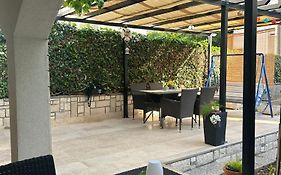 Garden Apartment Dina With Free Parking